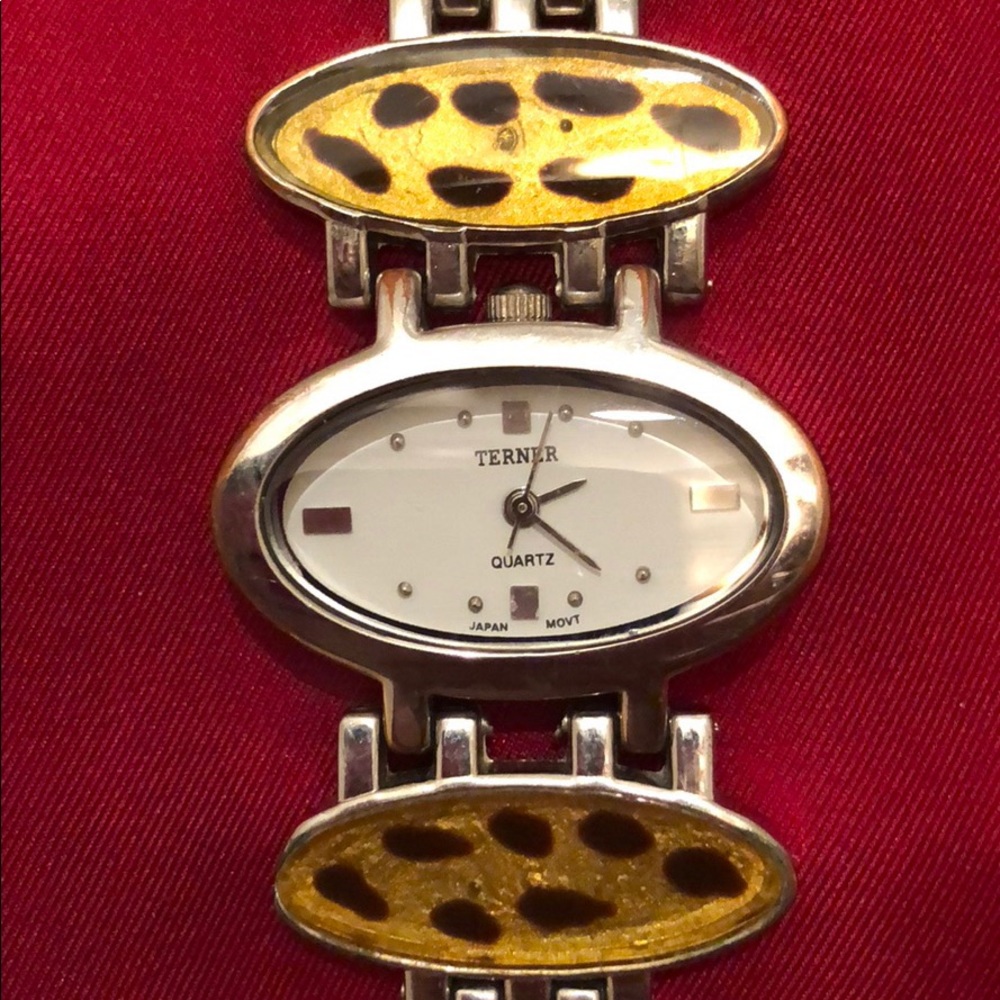 FREE with purchase/Terner Watch